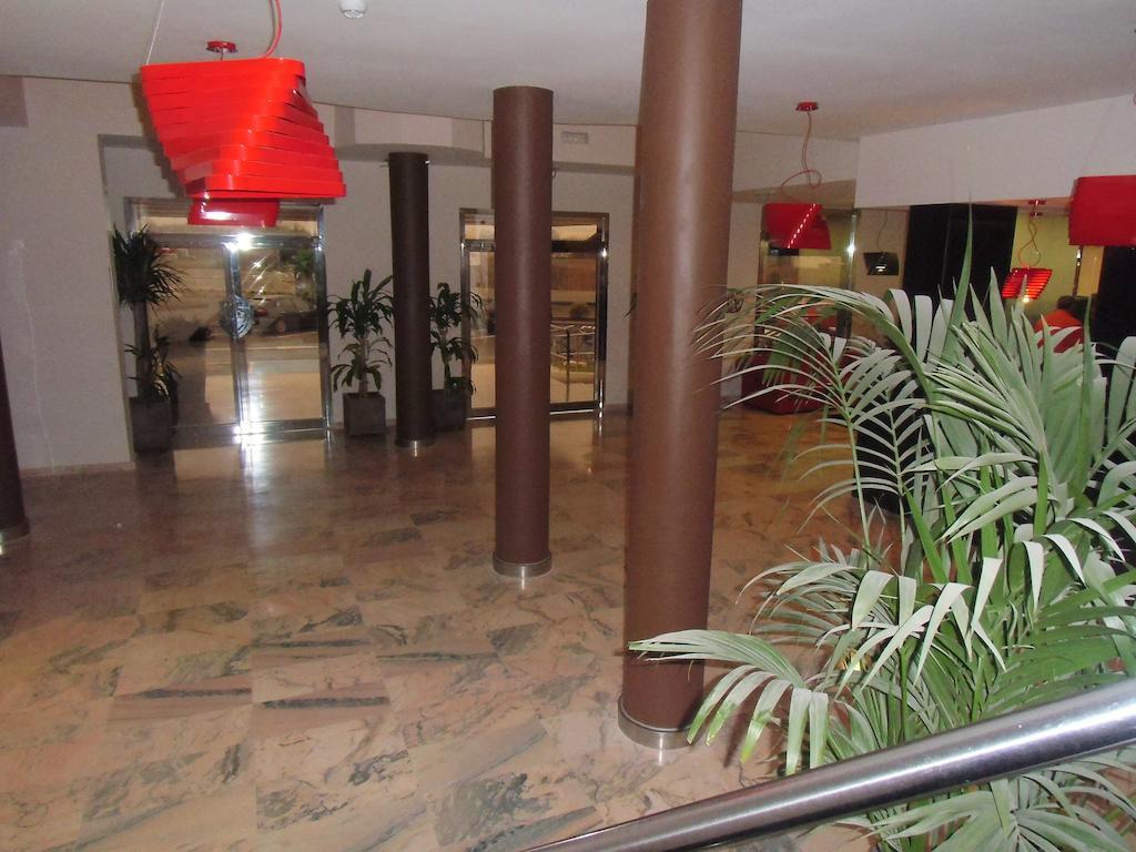 Area De Servicio Villamartin Villamartin de la Abadia Bagian luar foto